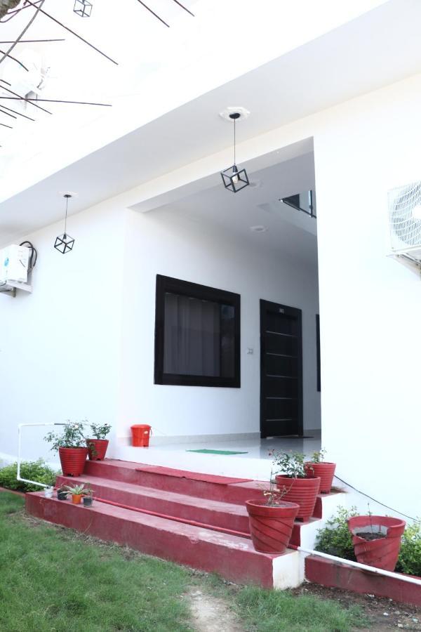 Madpackers Khajuraho Hostel Exterior foto