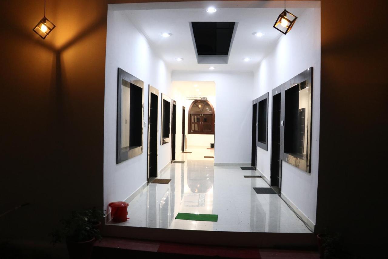 Madpackers Khajuraho Hostel Exterior foto